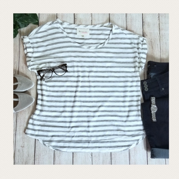 Two by Vince Camuto Tops - Sz M Two by Vince Camuto Rolled Sleeve Top